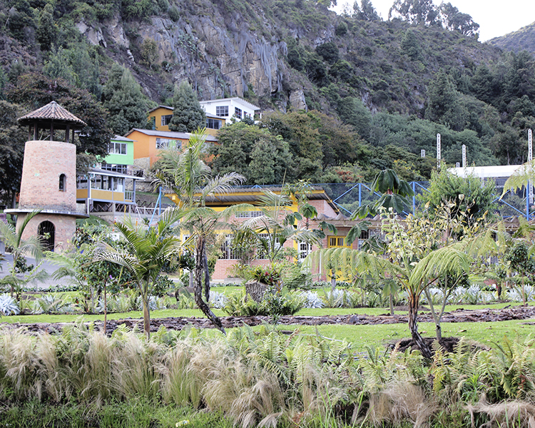 Campanario y Jardín